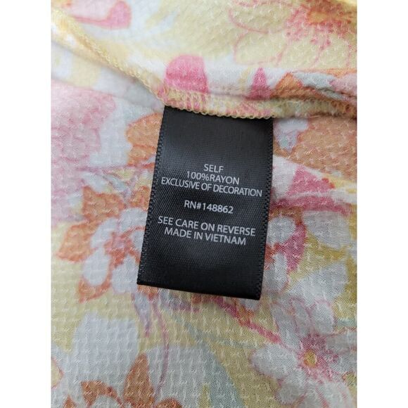 Torrid Rayon Embroidered Bell Sleeve Top Hi-lo Yellow Floral Scoop Neck Size 2X - Picture 12 of 12